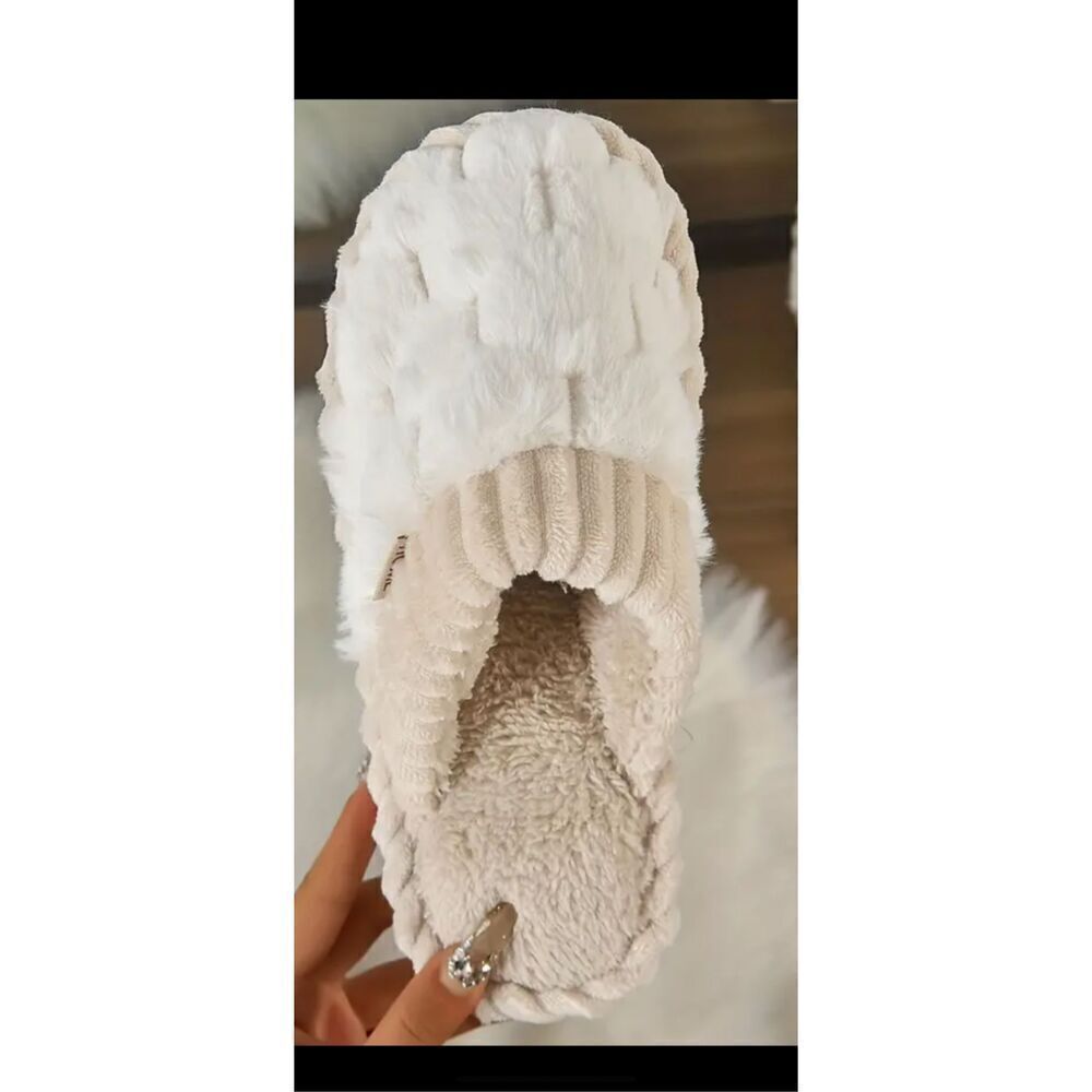 Draft Listing Cream and white colored plush closed toe slippers size 10.5/11￼ - Picture 2 of 8